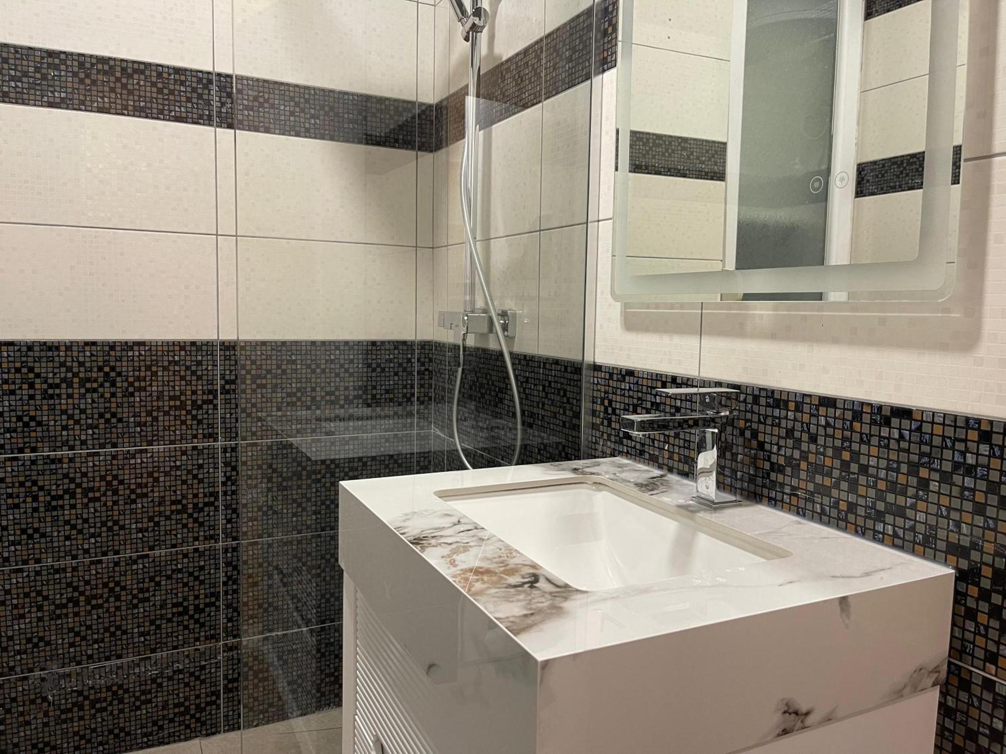 Gem In The Heart Of Tirana Apartment Bagian luar foto